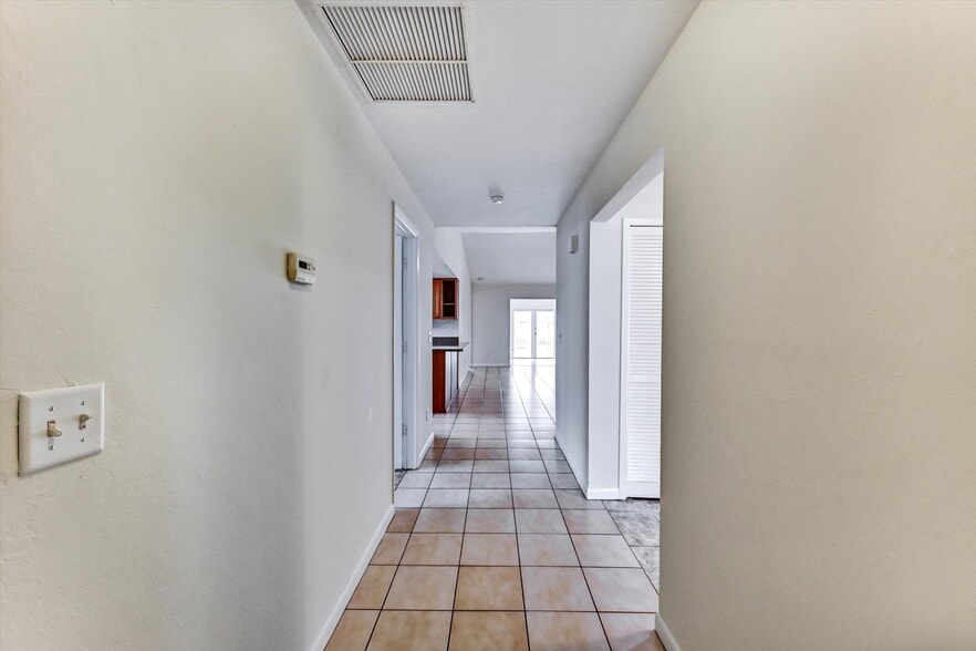 More Photos Of 4707 SW 8th Pl, Cape Coral Apartments For Sale