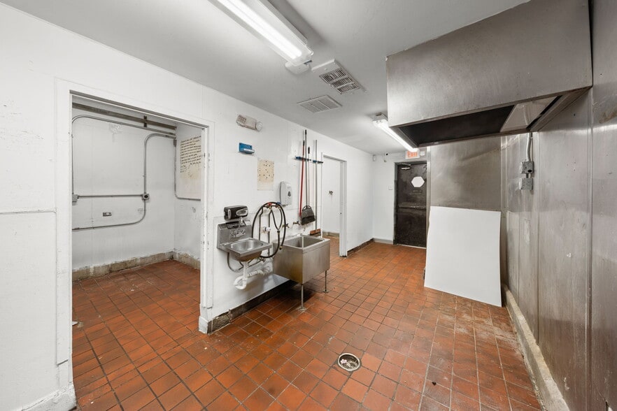 More Photos Of 1586 S Dixie Hwy, Coral Gables Restaurant For Lease
