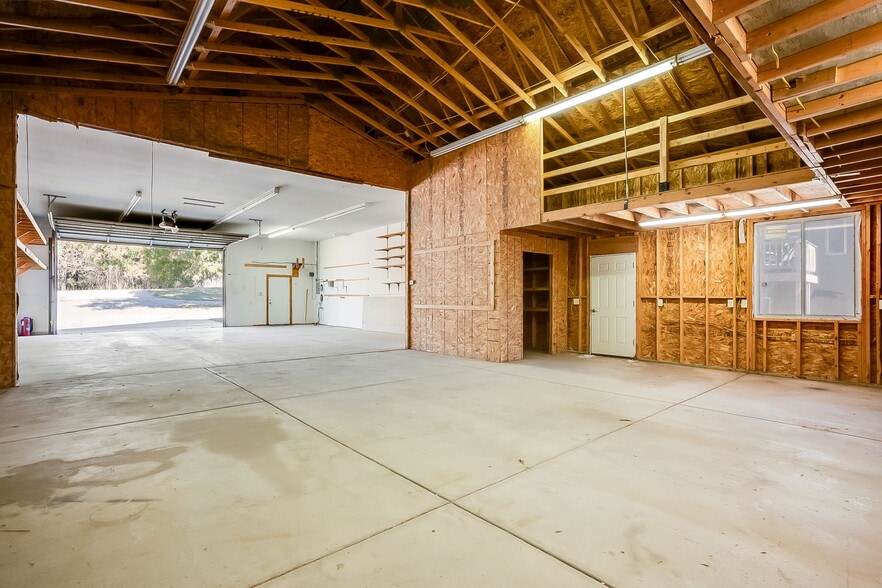 More Photos Of 121 S Water St, Derby Office For Sale