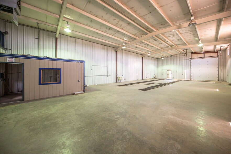 More Photos Of 850 W I-20, Penwell Warehouse For Lease