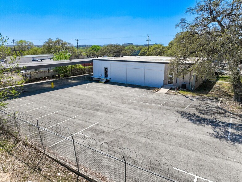 More Photos Of 15562 Capital Port Dr, San Antonio Warehouse For Lease