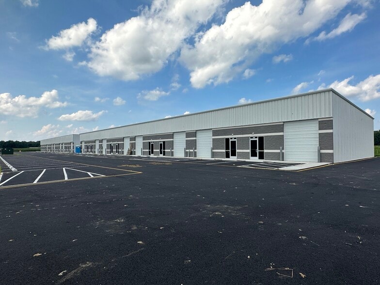 More Photos Of 8129 Pine Ridge Rd, Mechanicsville Light Distribution For Lease