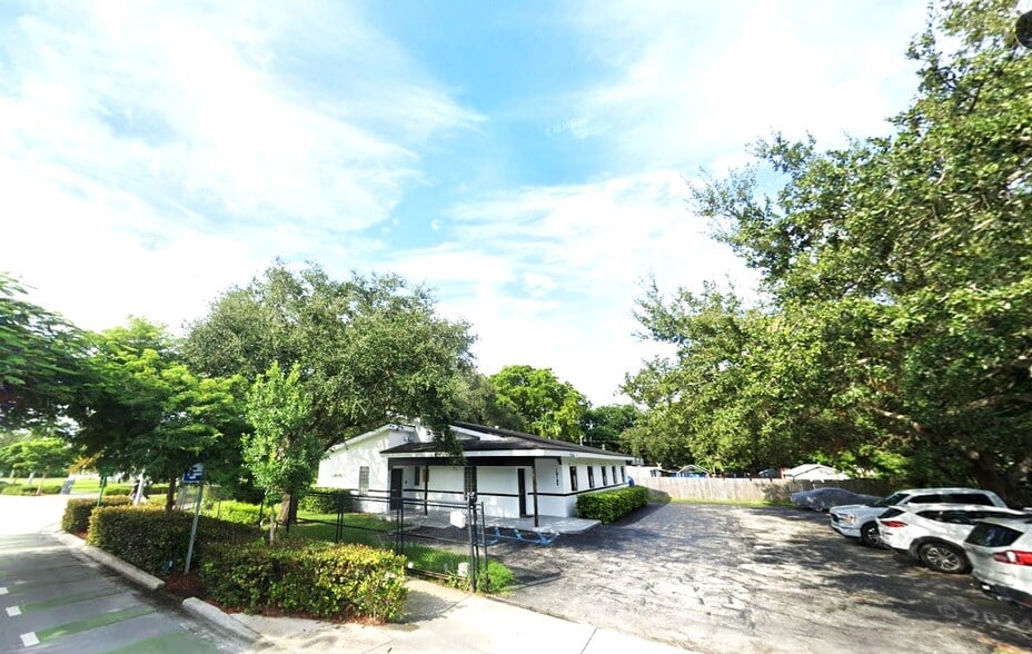 More Photos Of 18140-18142 SW Franjo Rd, Miami Office For Lease