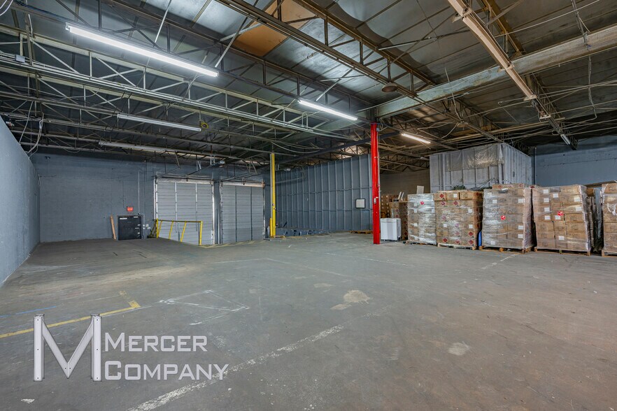 More Photos Of 100 Oak Lawn Ave, Dallas Distribution For Lease