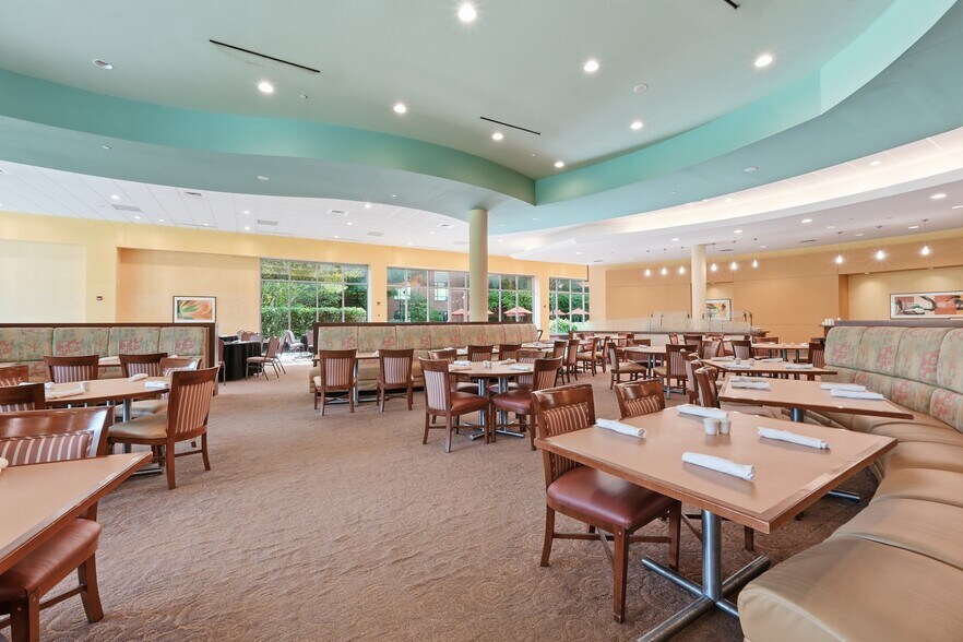More Photos Of 14 Mechanic St, Southbridge Hotel For Sale