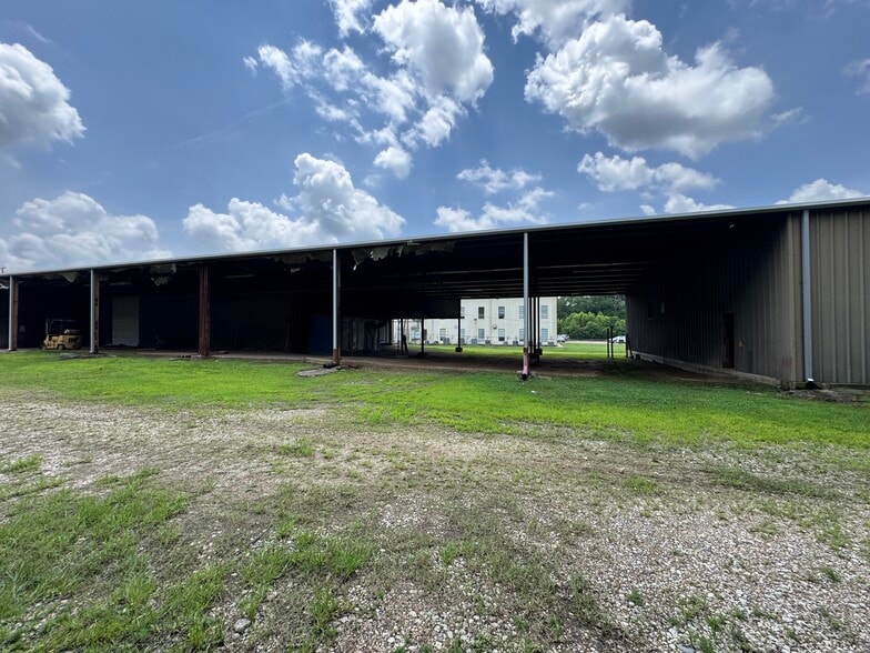 More Photos Of 1208 S Chestnut St, Lufkin Showroom For Sale