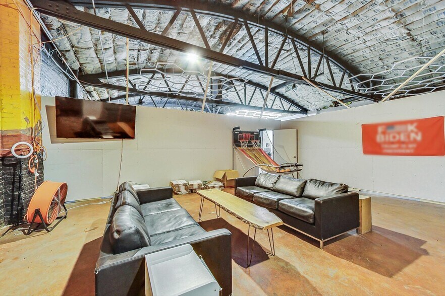 More Photos Of 3693-3705 W Grand Ave, Chicago Warehouse For Sale