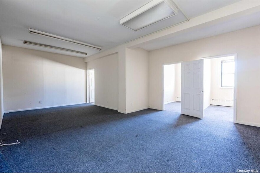 More Photos Of 2943-2957 Long Beach Rd, Oceanside General Retail For Sale