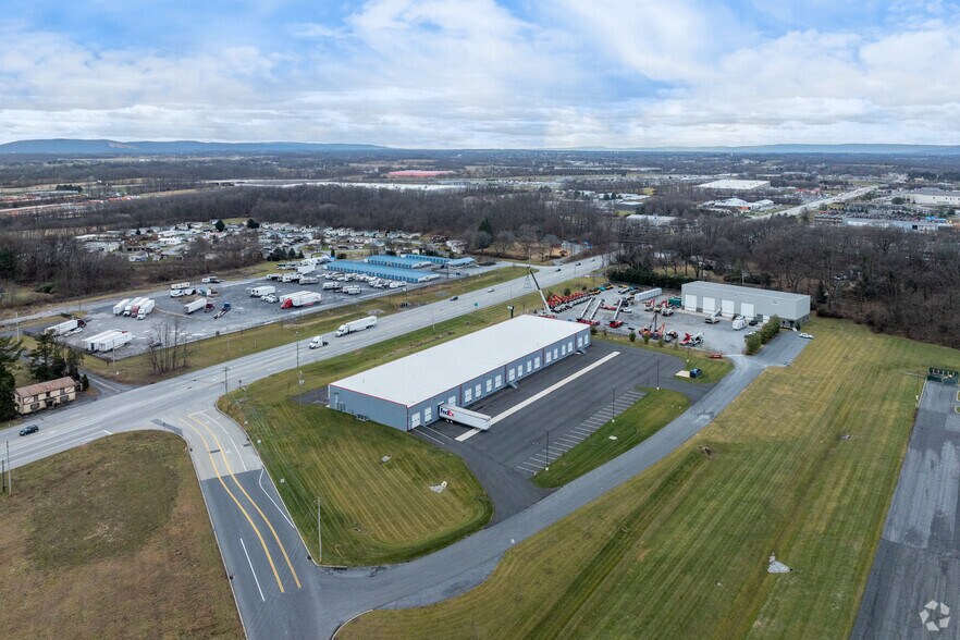More Photos Of 7086 Carlisle Pike, Carlisle Warehouse For Lease
