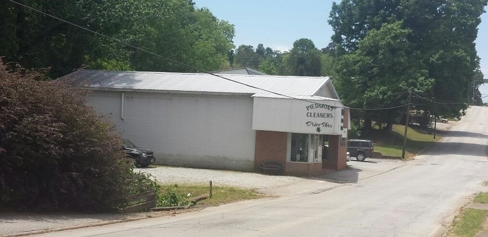More Photos Of 504 Irvin St, Cornelia Freestanding For Sale
