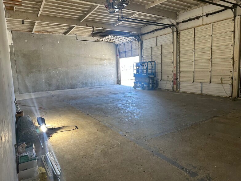 More Photos Of 15095 7th St, Victorville Light Distribution For Sale