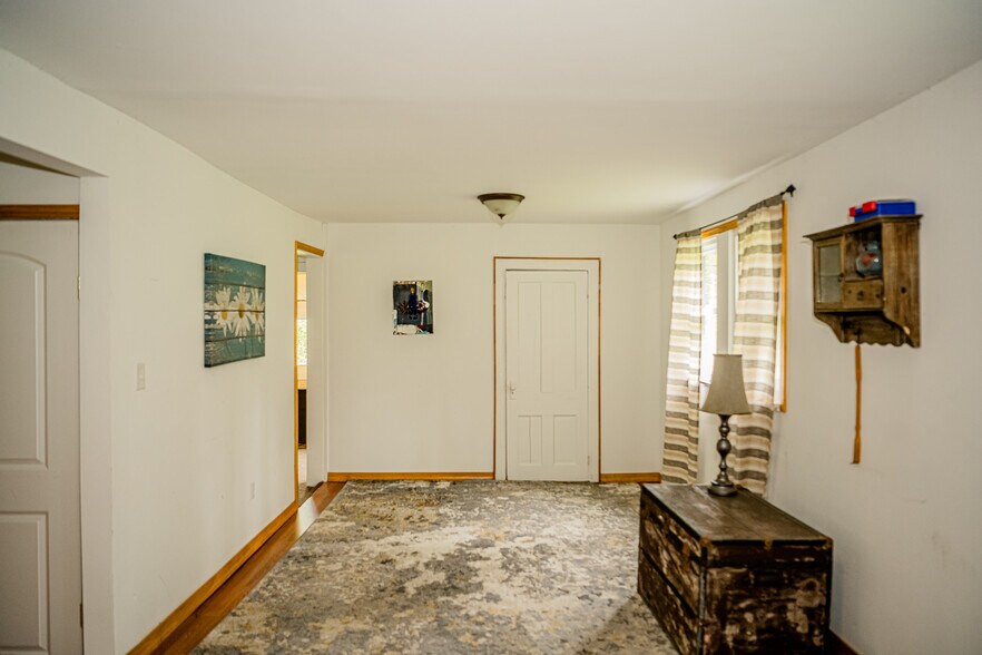 More Photos Of 2735 PA-390, Canadensis Hospitality For Sale