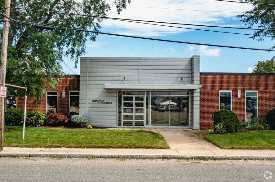 More Photos Of 195 Dupont Dr, Providence Manufacturing For Lease