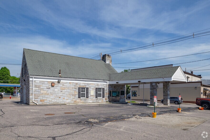 More Photos Of 818 Washington St, Holliston Bank For Sale