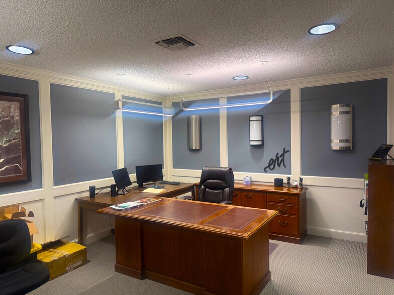 More Photos Of 106 W Turbo Dr, San Antonio Freestanding For Sale