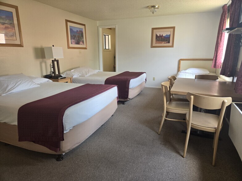 More Photos Of 177 S Main St, Hatch Hotel For Sale