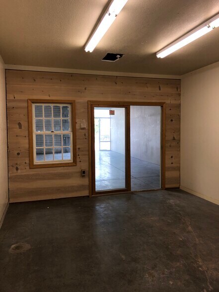 More Photos Of 81 Hangar Way, Watsonville Warehouse For Lease