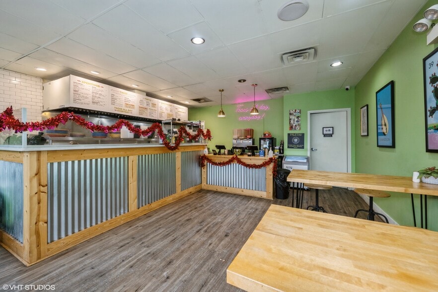 More Photos Of 1956 W Armitage Ave, Chicago Storefront Retail Residential For Sale