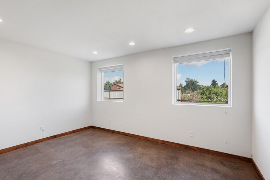 More Photos Of 2160 TX-118, Alpine Light Distribution For Sale