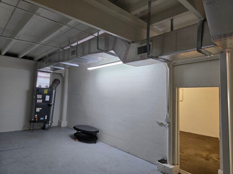 More Photos Of 211 Missouri Ave N, Largo Storefront Retail Office For Lease