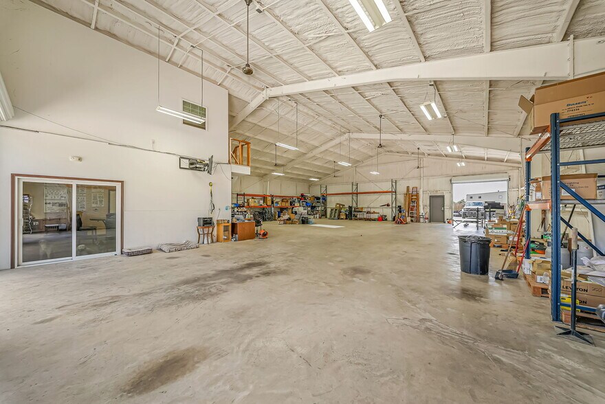 More Photos Of 7817 Hillmont St, Houston Flex For Lease