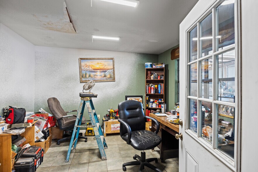 More Photos Of 1308 N Austin, Seguin Freestanding For Lease