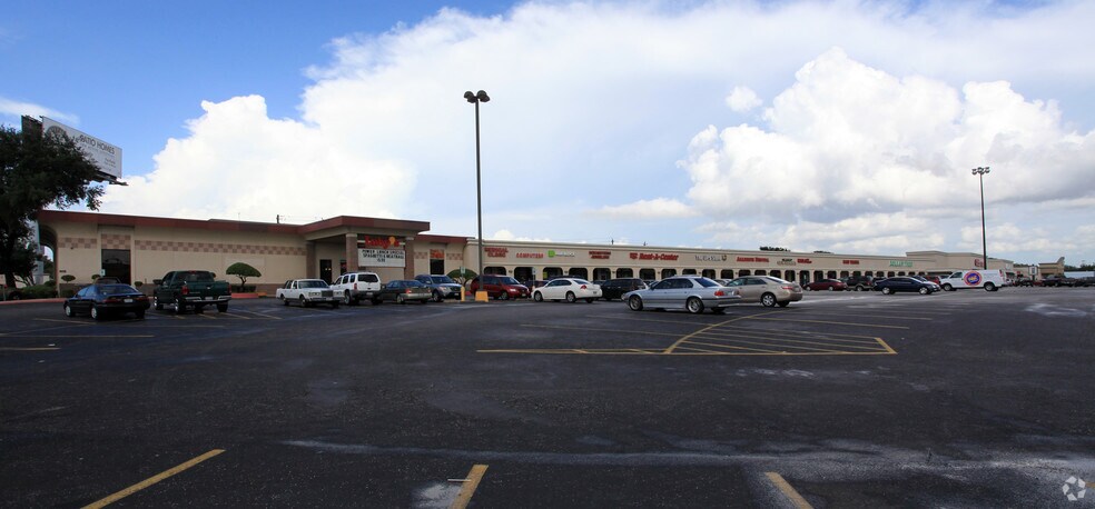 More Photos Of 5240-5392 W 34th St, Houston General Retail For Lease