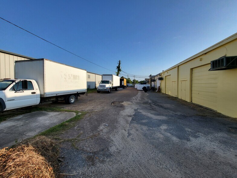 More Photos Of 646 Anchors St Nw, Fort Walton Beach Warehouse For Sale