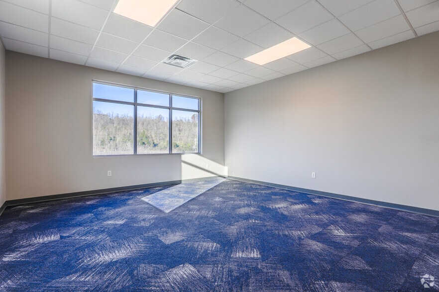 More Photos Of 6946 Harrison Ave, Cincinnati Medical For Lease