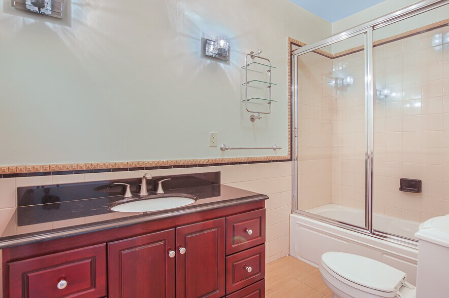 More Photos Of 1074 S Genesee Ave, Los Angeles Apartments For Sale