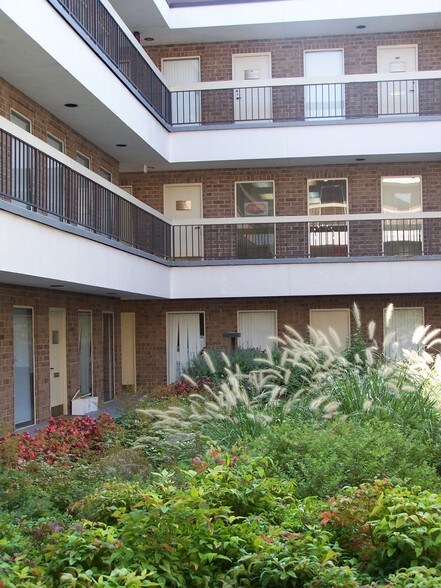 More Photos Of 6116 Rolling Rd, Springfield Medical For Sale