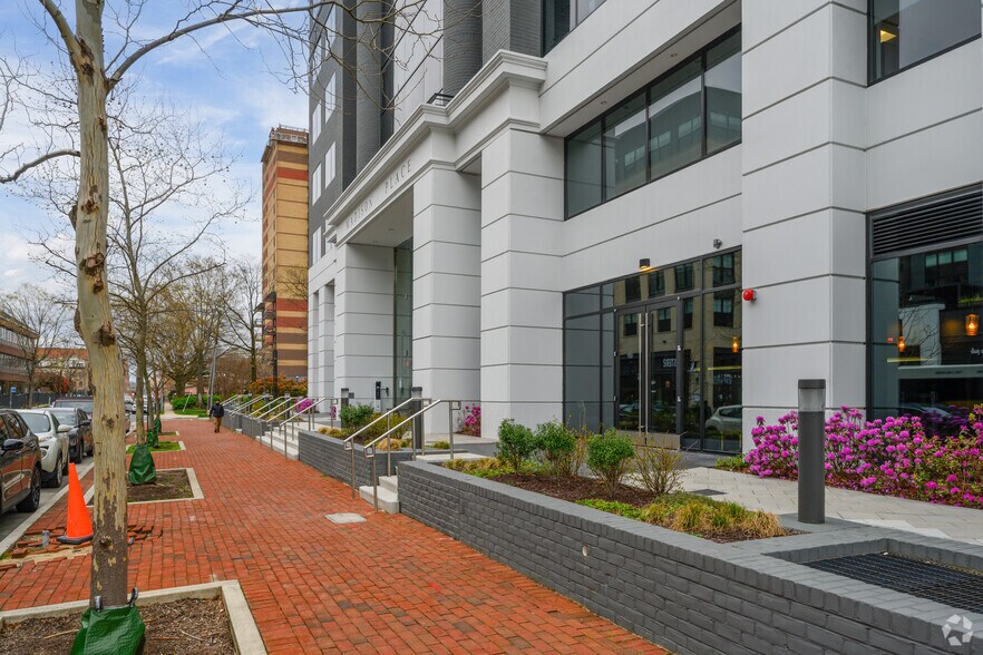 More Photos Of 500 Montgomery St, Alexandria Office For Lease