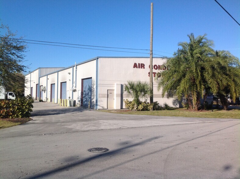 More Photos Of 9050 16th Pl, Vero Beach Warehouse For Lease