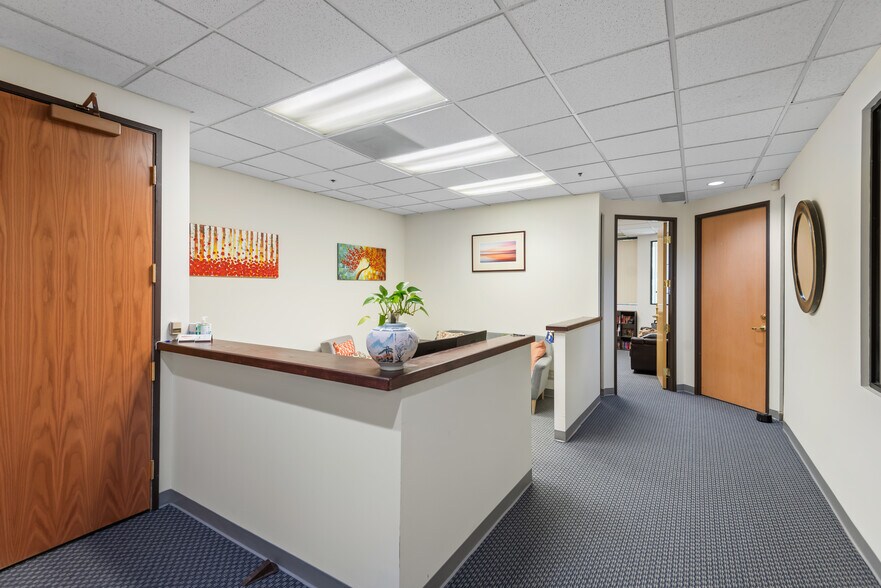 More Photos Of 20700 Ventura Blvd, Woodland Hills Loft Creative Space For Sale