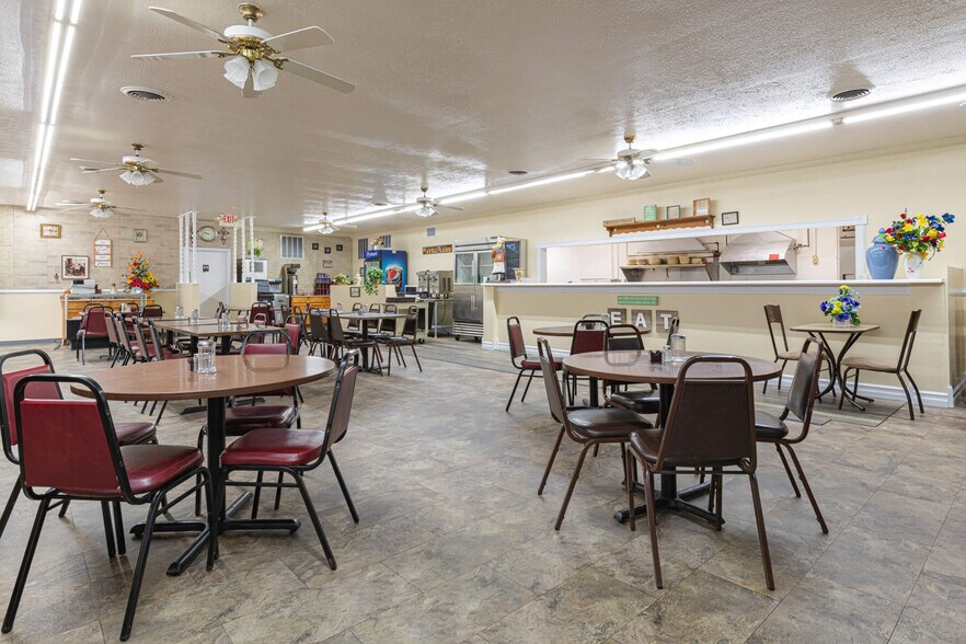 More Photos Of 749-751 Dayton Oxford Rd, Carlisle Freestanding For Lease