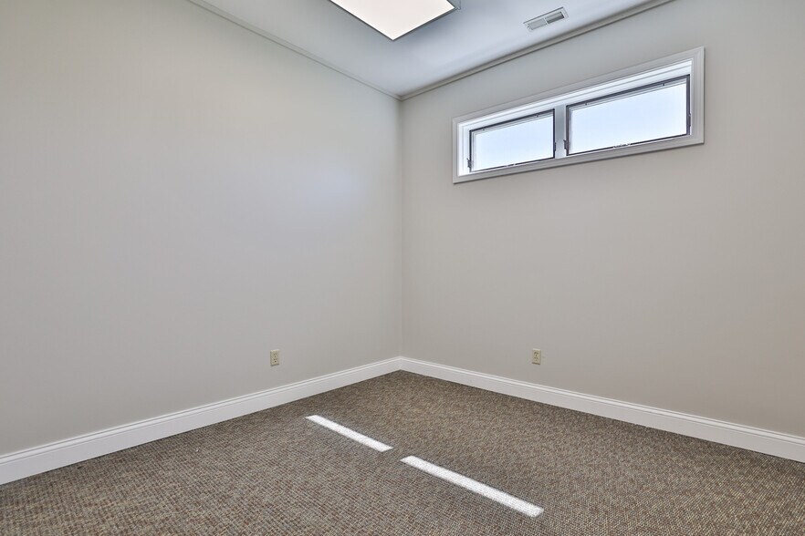 More Photos Of 340 S Fillmore St, Edwardsville Office For Lease