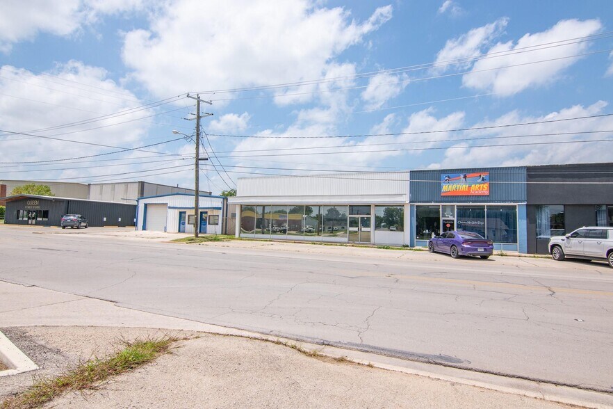 More Photos Of 1609 Coggin Ave, Brownwood General Retail For Lease