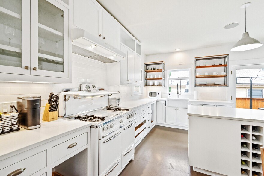 More Photos Of 1452 NE 28th Ave, Portland Storefront Retail Residential For Sale