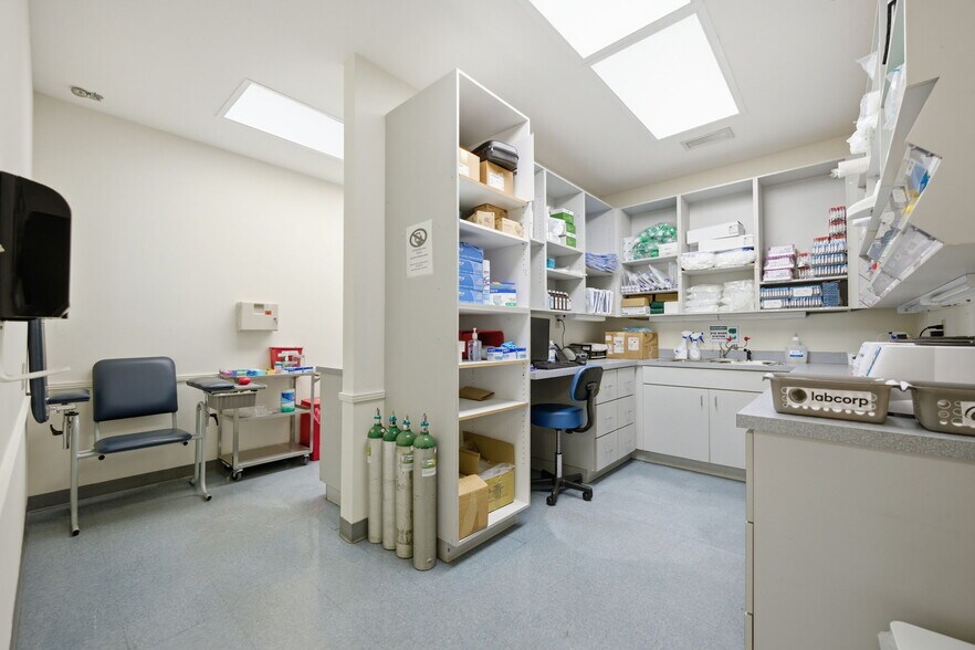 More Photos Of 433 SW 10th St, Ocala Medical For Sale