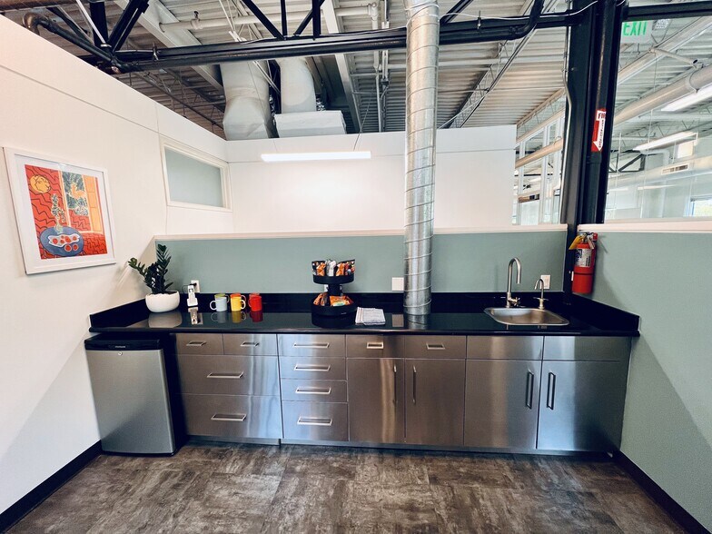 More Photos Of 10549-10555 Jefferson Blvd, Culver City Unknown For Lease