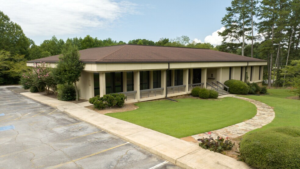 More Photos Of 1330 N Park St, Carrollton Office For Sale