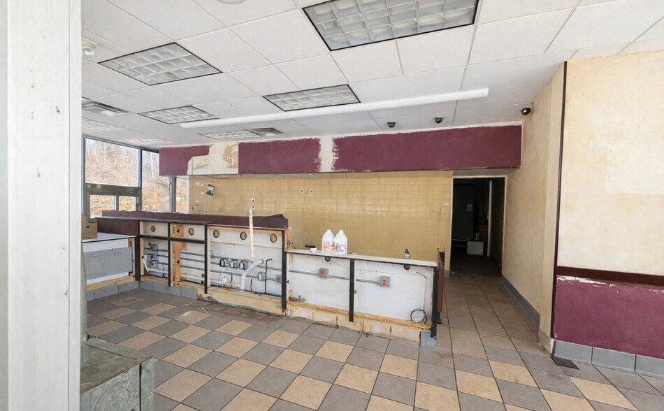 More Photos Of 641 Norwich New London Tpke, Uncasville Fast Food For Sale