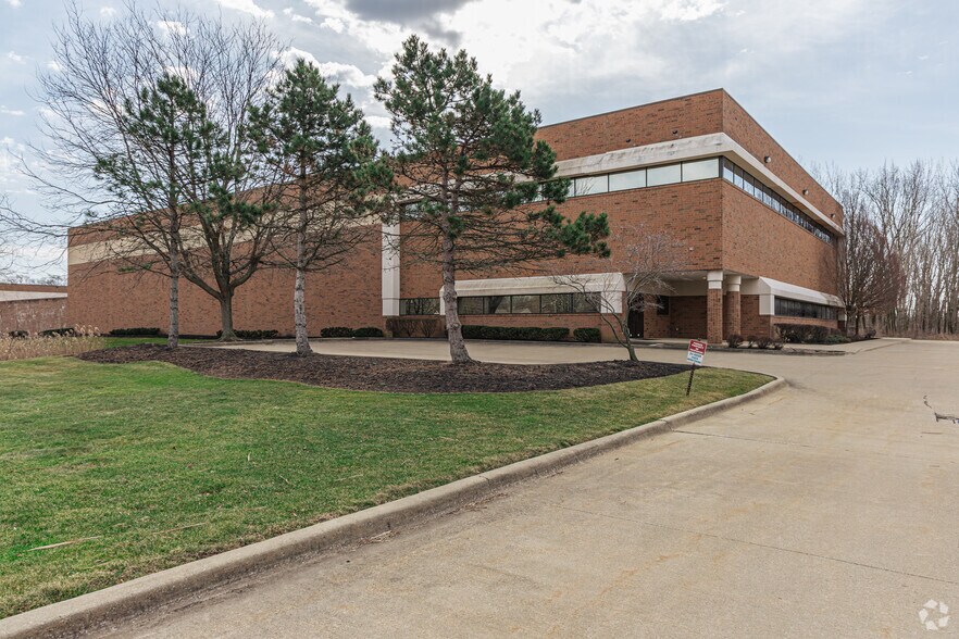 Primary Photo Of 18201 Sheldon Rd, Middleburg Heights Warehouse For Lease