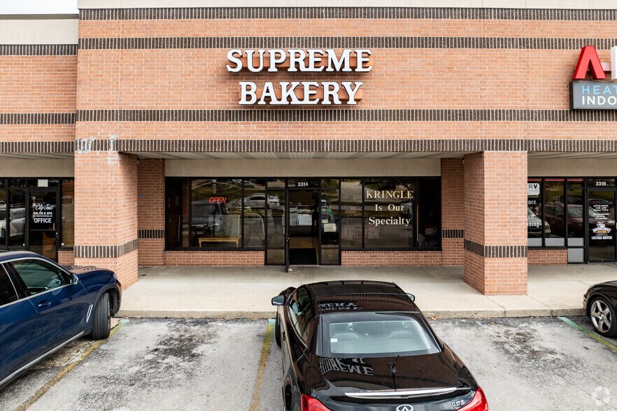 More Photos Of 3302-3354 S National Ave, Springfield Flex For Lease