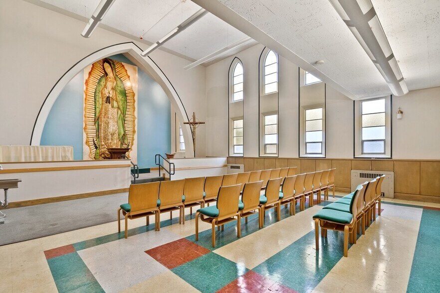 More Photos Of 8231 S South Shore Dr, Chicago Schools For Sale