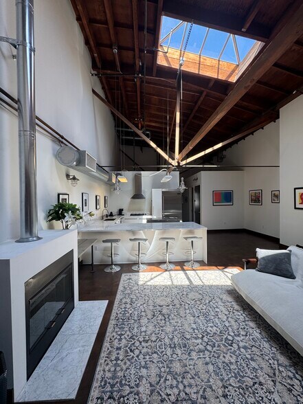 More Photos Of 1046 Princeton Dr, Venice Loft Creative Space For Sale