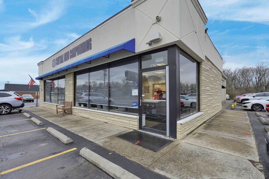 More Photos Of 5625 N High St, Worthington Storefront Retail Office For Sale