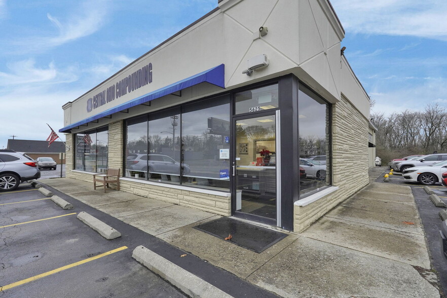 More Photos Of 5625 N High St, Worthington Storefront Retail Office For Lease