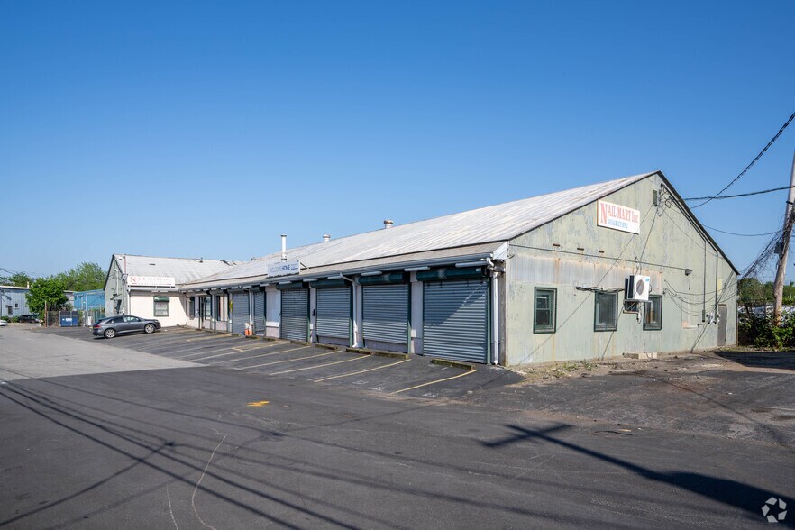 More Photos Of 15 Freeport Way, Boston Distribution For Lease