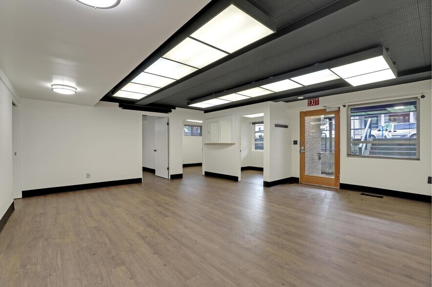 More Photos Of 1221 SE Madison St, Portland Office For Sale
